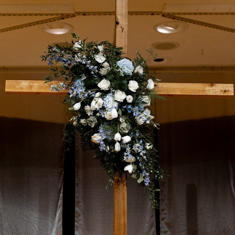 Blue and white floral arch decor, Pella, Iowa